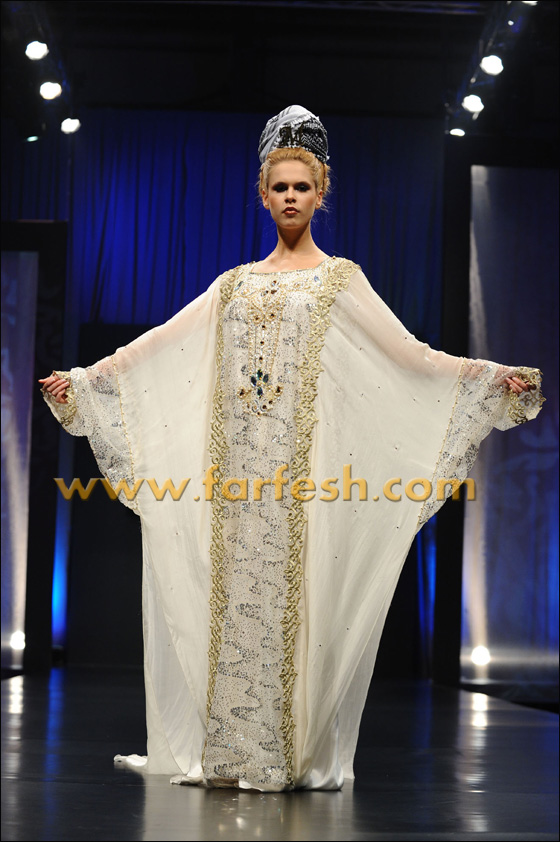 المصممة الإماراتية منى دعت زعماء العرب للوحدة العربية