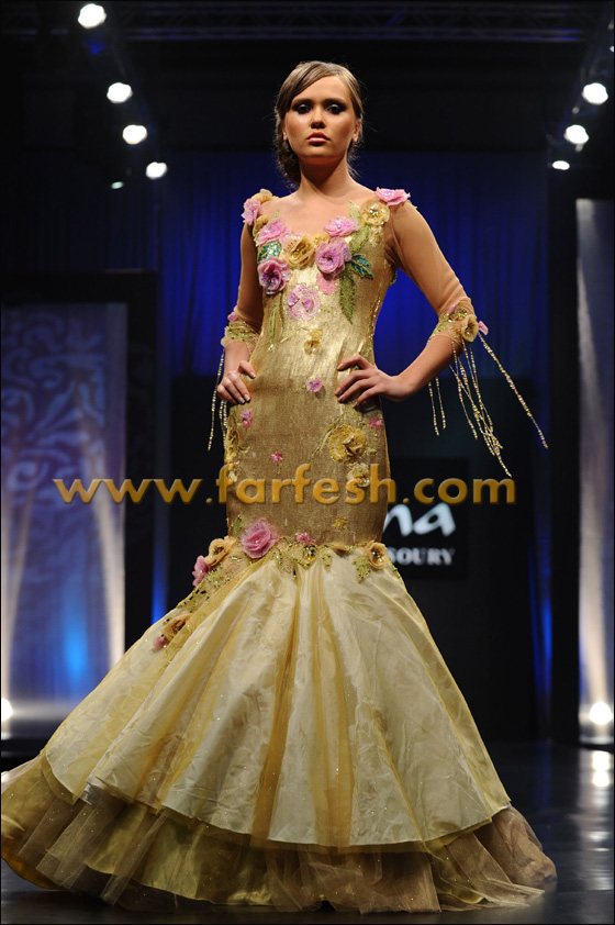 المصممة الإماراتية منى دعت زعماء العرب للوحدة العربية