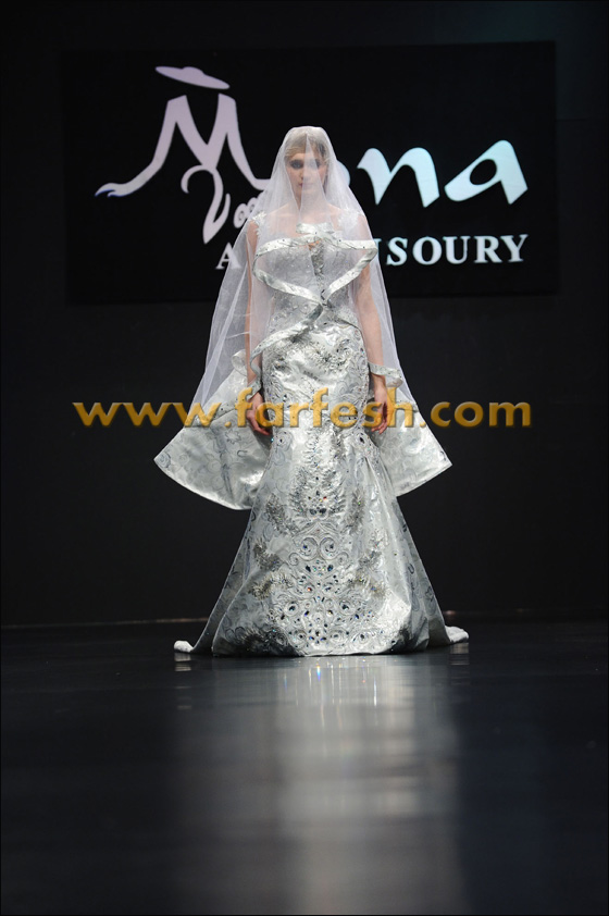 المصممة الإماراتية منى دعت زعماء العرب للوحدة العربية