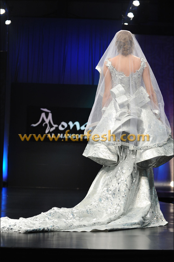 المصممة الإماراتية منى دعت زعماء العرب للوحدة العربية