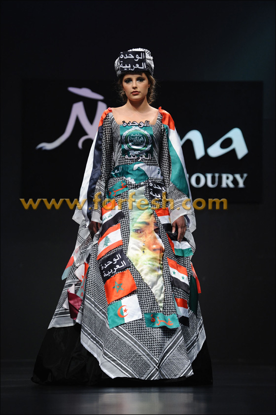 المصممة الإماراتية منى دعت زعماء العرب للوحدة العربية