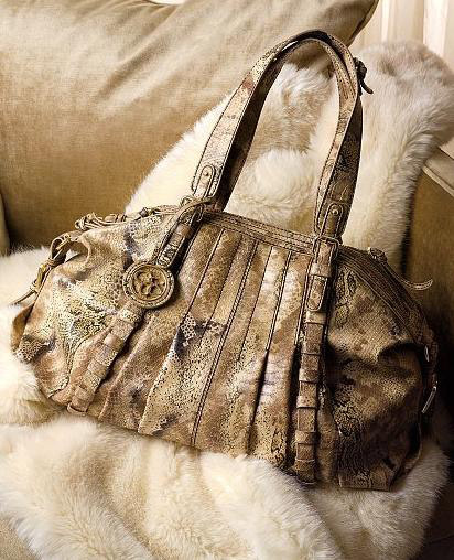 مجموعة حقائب راقية من "فكتوريا سكرت"