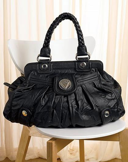 مجموعة حقائب راقية من "فكتوريا سكرت"