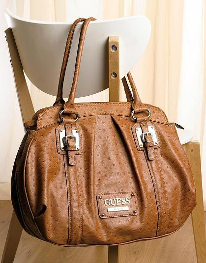 مجموعة حقائب راقية من "فكتوريا سكرت"