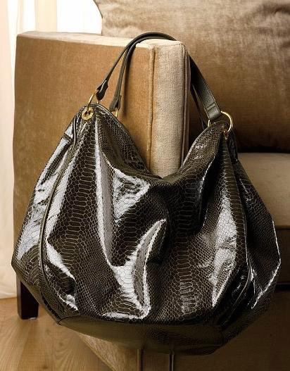 مجموعة حقائب راقية من "فكتوريا سكرت"