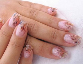 أظافرك تكشف سر شخصيتك وجاذبيتك!!!