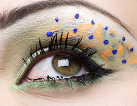 مكياج عينك حسب لونهما!