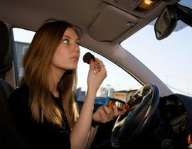 نصف مليون حادث بسبب الماسكرا والحومرة!!!