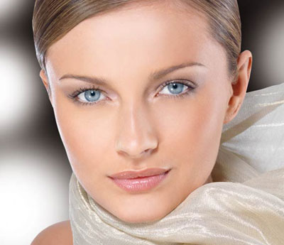 اليك بعض القواعد في استخدام المكياج الابيض اللامع!!