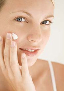 حافظي على بشرتك الدهنية وإعتني بها 