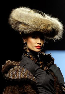 مصممي الأزياء يتالقون في أسبوع روما للأزياء بالرغم من غضبهم!