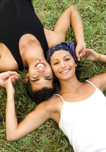 "يوغا الضحك".. العلاج النفسي والجسدي للإنسان! 