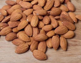 خفف وزنك بأكل اللوز