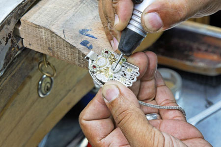 أشهر مصممة مجوهرات عالمية: لم ولن أفتتح فرع بإسرائيل