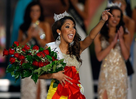 السمراء كاريسا ملكة جمال أميركا لعام 2010 ضد التلفزيون 