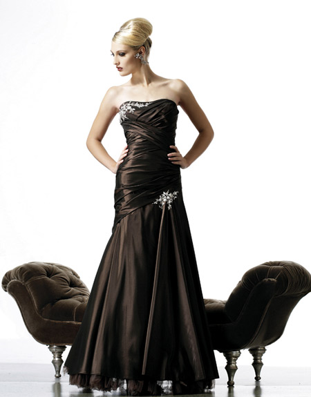 الى جميع الصبايا.. تشكلة فساتين خطوبة تناسب اذواقكم