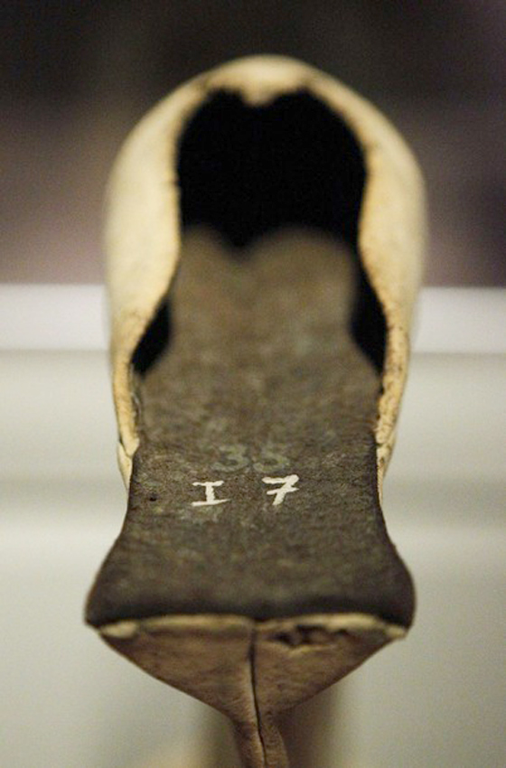 معرض احذية نسائية من القرن الـ 16 في توربنتو 