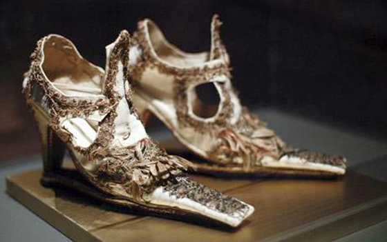 معرض احذية نسائية من القرن الـ 16 في توربنتو 