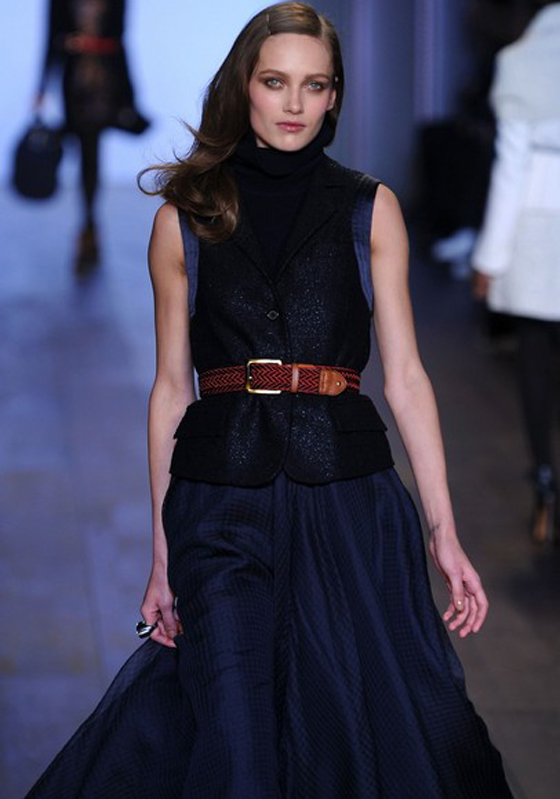 "تومي هيلفيجر" يعرض اسبوعا لازياء خريف 2010 