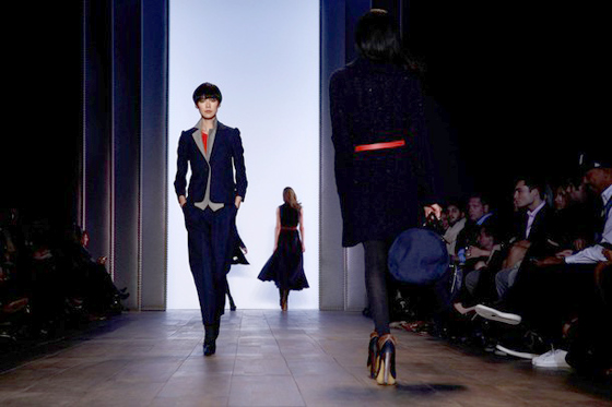 "تومي هيلفيجر" يعرض اسبوعا لازياء خريف 2010 