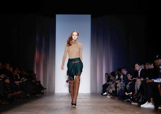 "تومي هيلفيجر" يعرض اسبوعا لازياء خريف 2010 