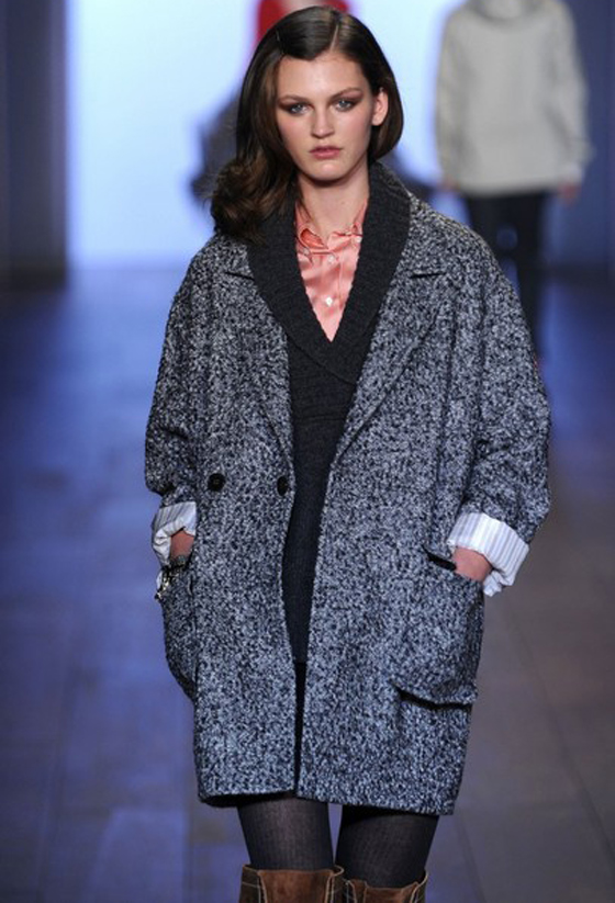 "تومي هيلفيجر" يعرض اسبوعا لازياء خريف 2010 