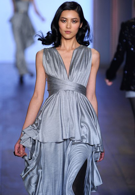 "تومي هيلفيجر" يعرض اسبوعا لازياء خريف 2010 