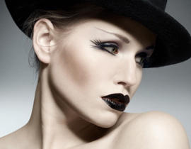 موضة 2010: دخول اللون الأسود إلى عالم أحمر الشفاه!