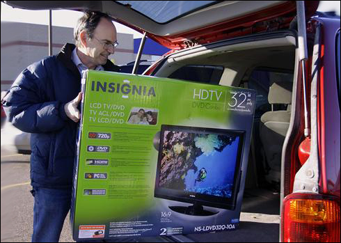 هل انفاق المال قد يبعث لك السعادة في البداية فقط؟!!