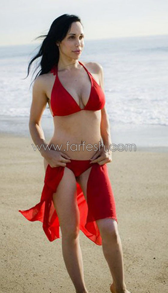 ناديا سليمان صاحبة البطن الكبير تعرض بالمايوه البكيني!!