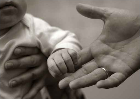 رحيل الآباء المفاجئ يزيد من قلق الاطفال!