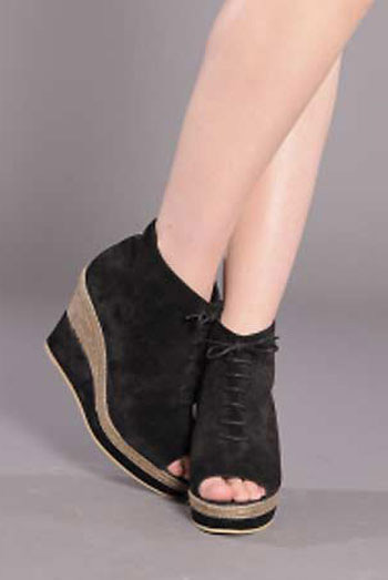 الصندل البوت آخر صيحات الموضة فى الصنادل 2010!! 