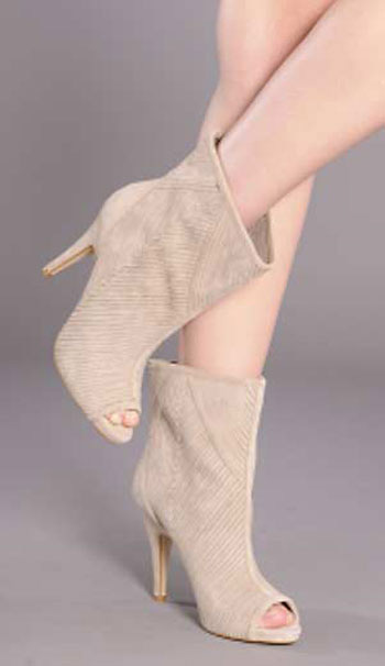 الصندل البوت آخر صيحات الموضة فى الصنادل 2010!! 