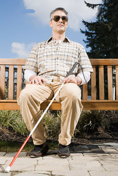 ابتكار نظارة صوتية للمكفوفين تساعدهم على تجاوز العقبات