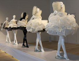 عروس المستقبل.. فستان زفافك سيتحلل في المياه!!