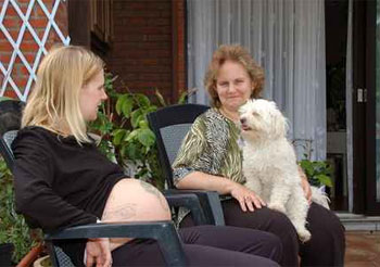 نصائح الأمهات تتفوق على فاعلية نصائح الطبيب للحوامل!