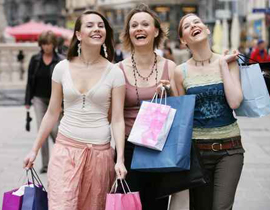 اياك أن تثقي برأي صديقاتك حول أزيائك!