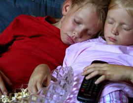 تناول الطعام في منتصف الليل يهدد صحة اسنانك!