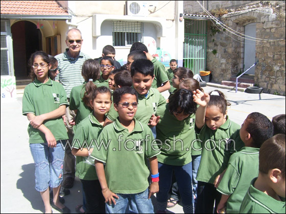 كفيف يصلح آلات الطباعة ويتفوق على 4000 معلم مبصر! 