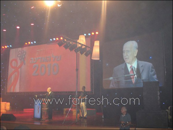 كفيف يصلح آلات الطباعة ويتفوق على 4000 معلم مبصر! 