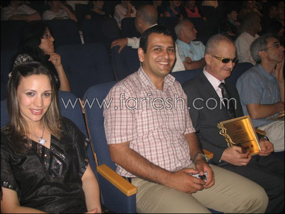 كفيف يصلح آلات الطباعة ويتفوق على 4000 معلم مبصر! 