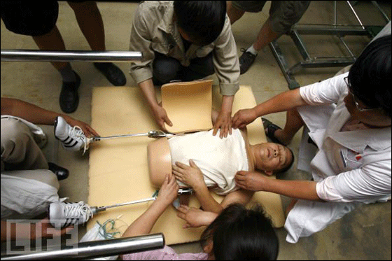 بعد استئصال نصفه افتتح متجر نصف رجل بنصف السعر!