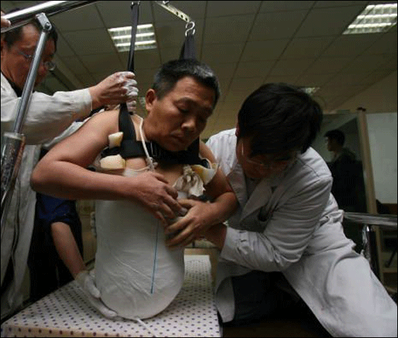 بعد استئصال نصفه افتتح متجر نصف رجل بنصف السعر!