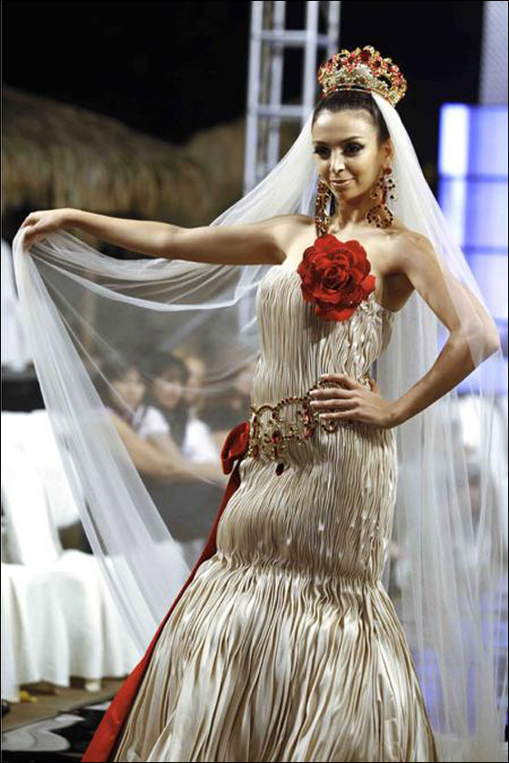 فساتين 2010 من تصميم أديبة محبوب 