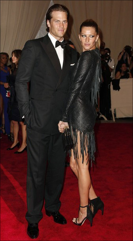 العارضة صاحبة أعلى أجر في العالم تعود إلى المنصات!