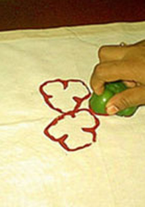 معاقة برعت في الرسم على القماش وحصدت 20 ميدالية رياضية!!