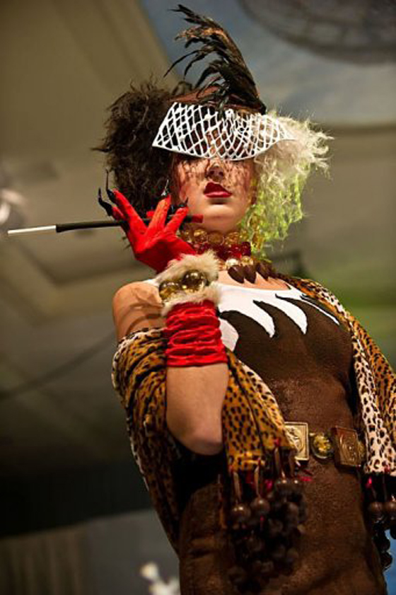 ازياء امريكية مطرزة بالشيكولاتة والحلوى.. اليكم الصور!