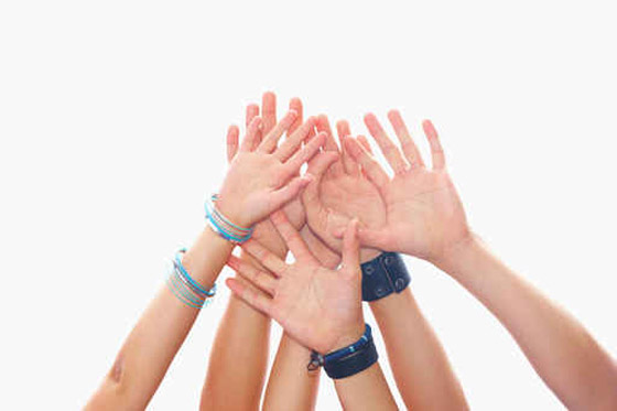 حاسة اللمس للأشياء تؤثر على أفكارنا وسلوكنا!