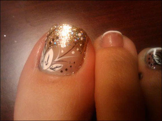 اليكم أحدث صيحات الموضة لطلاء الأظافر!