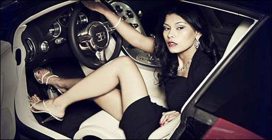 حذاء نسائي مرصّع بـ2200 الماسة!! 